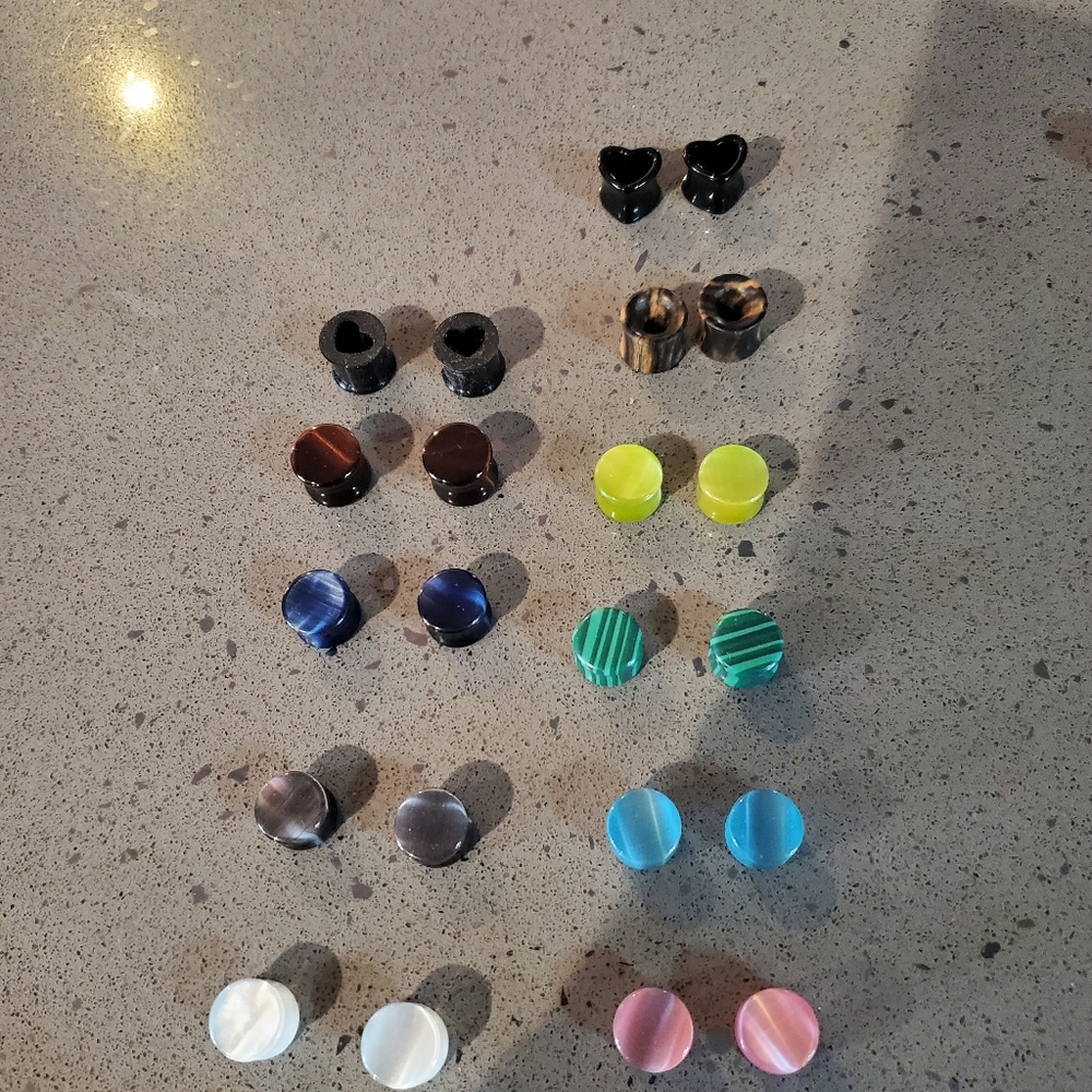 11 pairs of 14mm ear plugs-tunnels